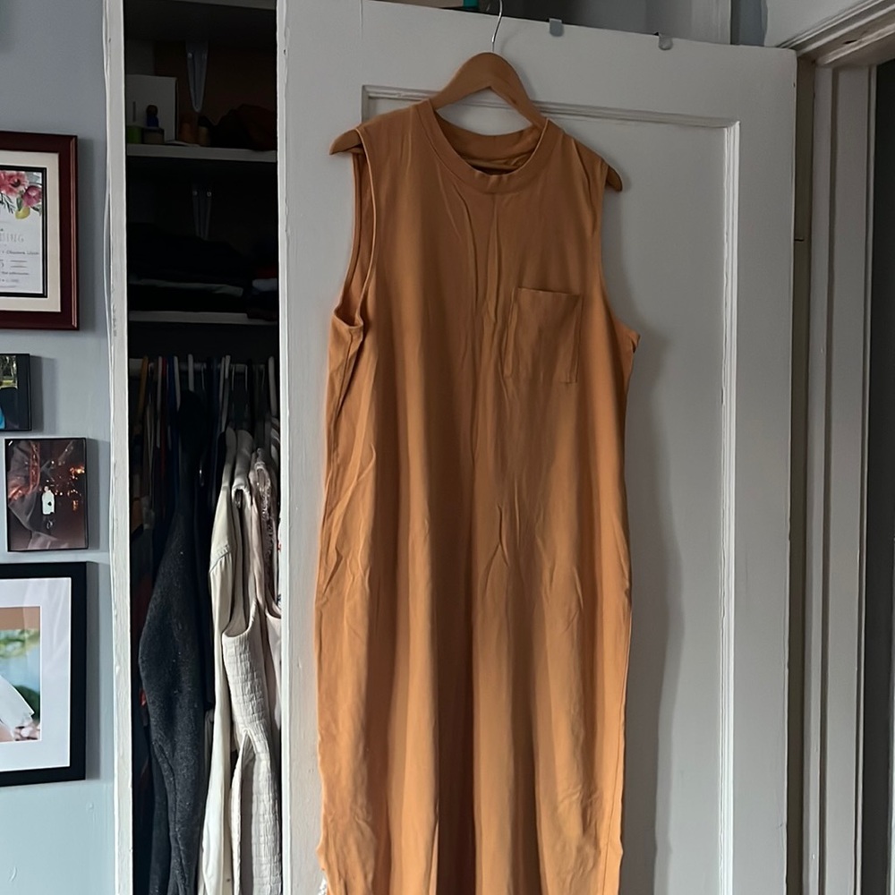 Everlane yellow sleeveless midi tshirt dress with slit and pocket